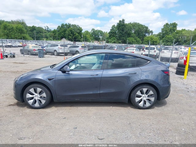 Tesla Model Y 2023 7SAYGAEE7PF776715 Image 13