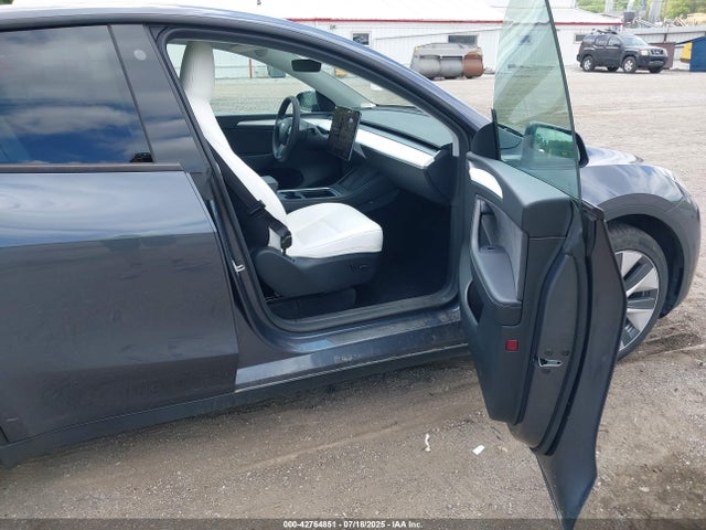 2023 TESLA MODEL Y 7SAYGAEE7PF776715 Photo 4
