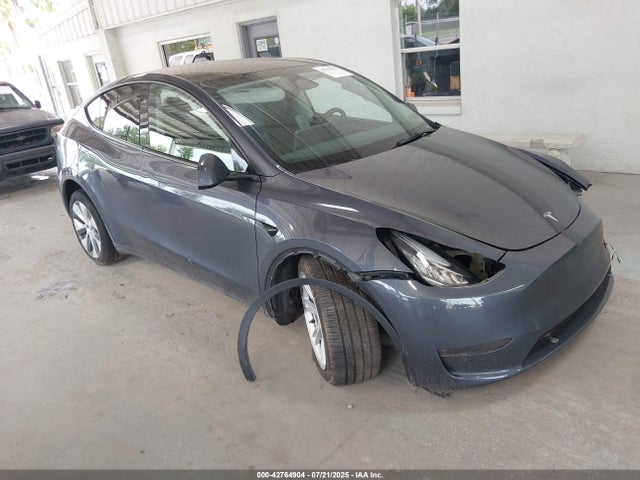 2023 TESLA MODEL Y 7SAYGDEE8PA135913 Photo 0