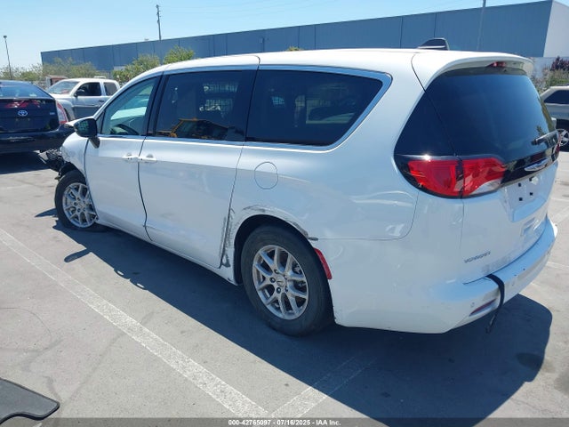 Chrysler Voyager 2024 2C4RC1CG2RR192134 Image 3
