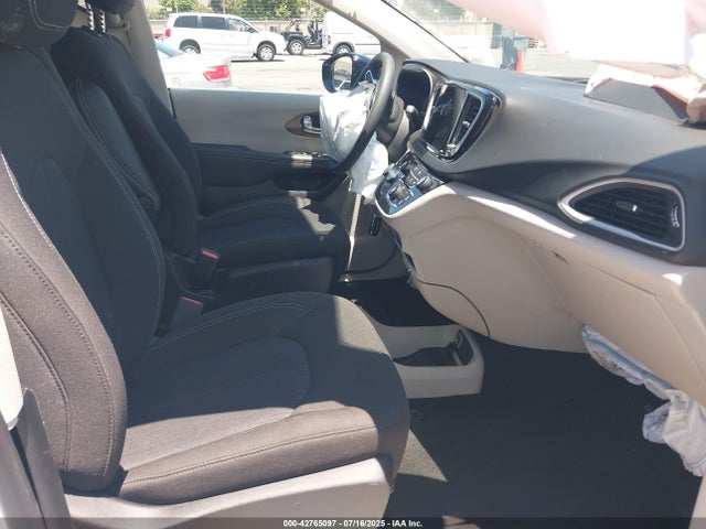 Chrysler Voyager 2024 2C4RC1CG2RR192134 Image 5