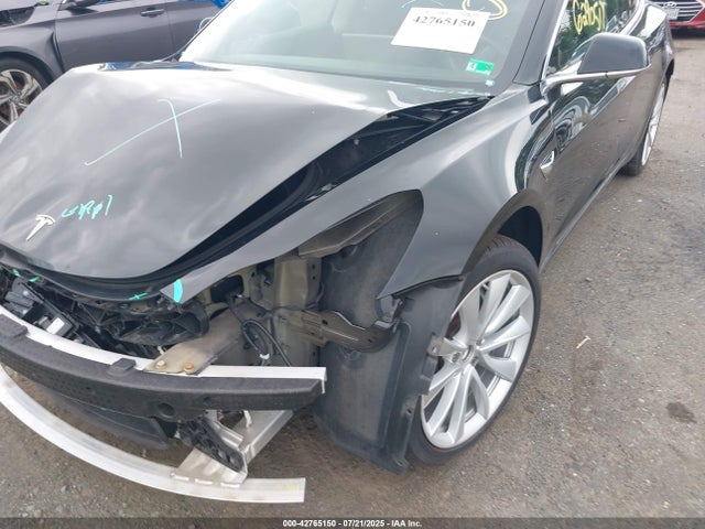 5YJ3E1EB3JF086728 Tesla MODEL 3