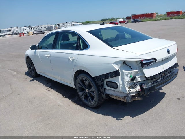 Volkswagen Passat 2021 1VWSA7A33MC011454 Image 3