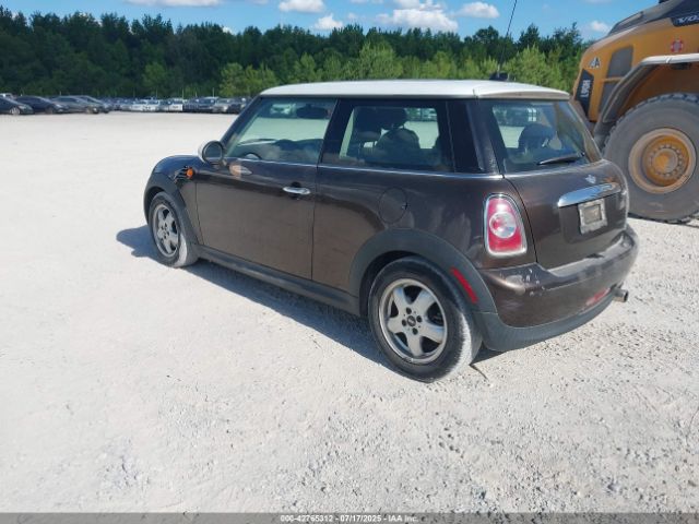 2011 MINI COOPER WMWSU3C51BT181677 Photo 2