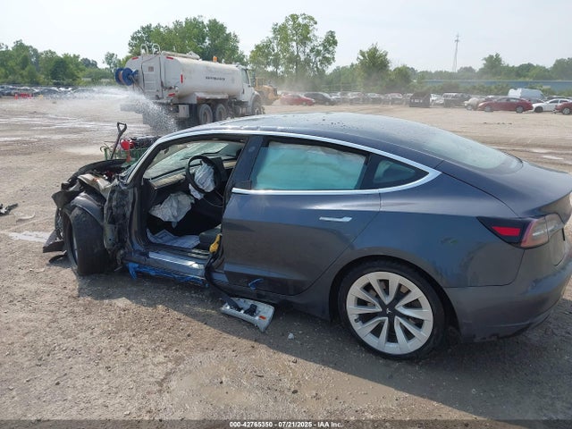 2019 TESLA MODEL 3 5YJ3E1EB6KF453624 Photo 2