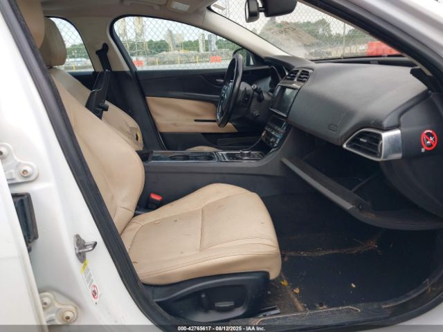 2017 JAGUAR XE SAJAR4BG9HA966883 Photo 4