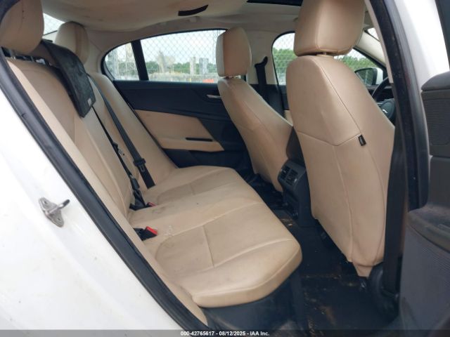 2017 JAGUAR XE SAJAR4BG9HA966883 Photo 7