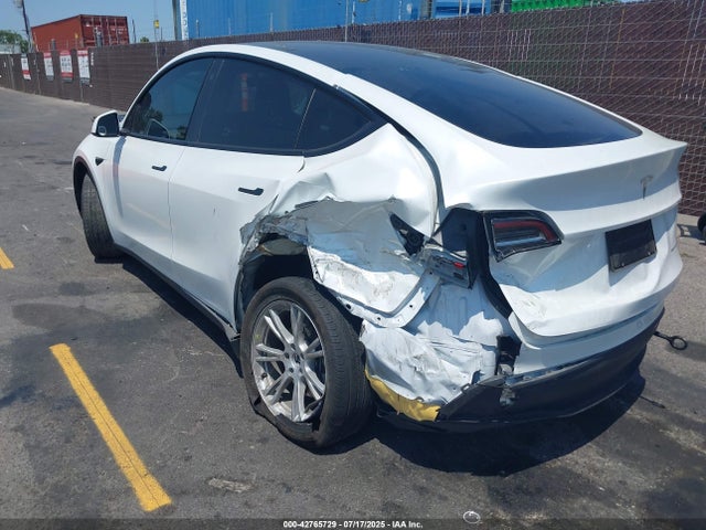 2023 TESLA MODEL Y 7SAYGDEE8PA034371 Photo 2