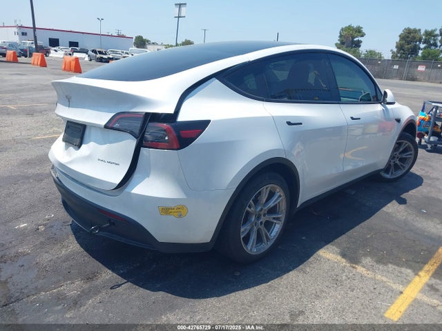 2023 TESLA MODEL Y 7SAYGDEE8PA034371 Photo 3