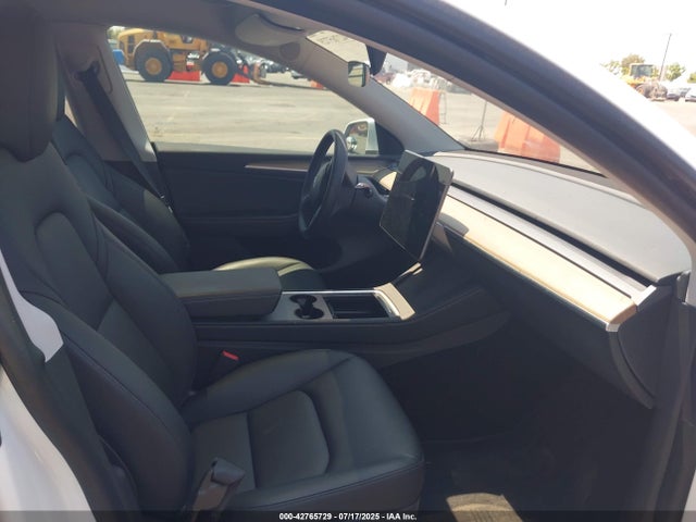 2023 TESLA MODEL Y 7SAYGDEE8PA034371 Photo 4
