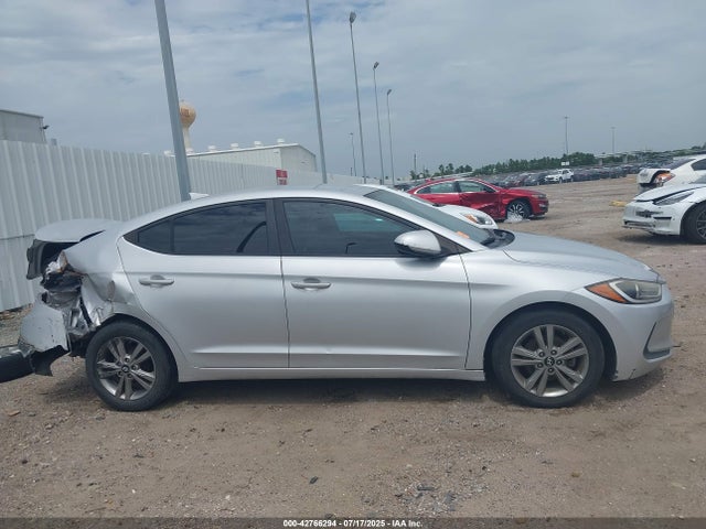 KMHD84LF0HU182977 Hyundai 2017