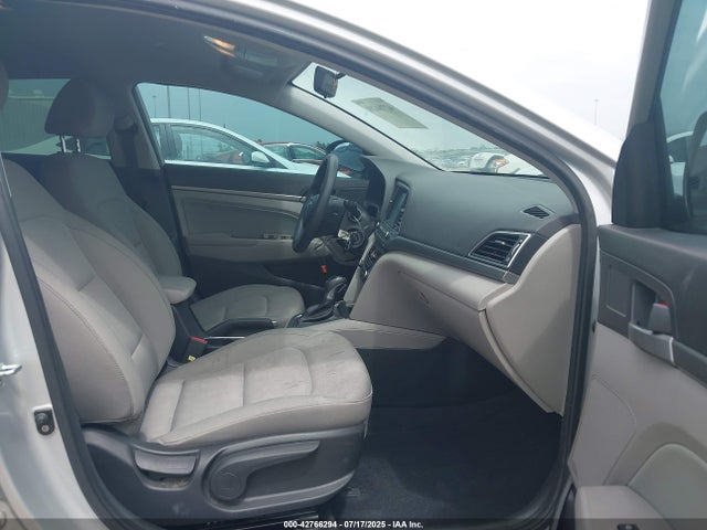 KMHD84LF0HU182977 Hyundai 2017