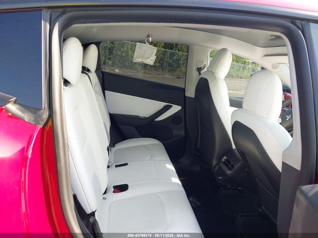 5YJYGDEE5MF102850 Tesla 2021
