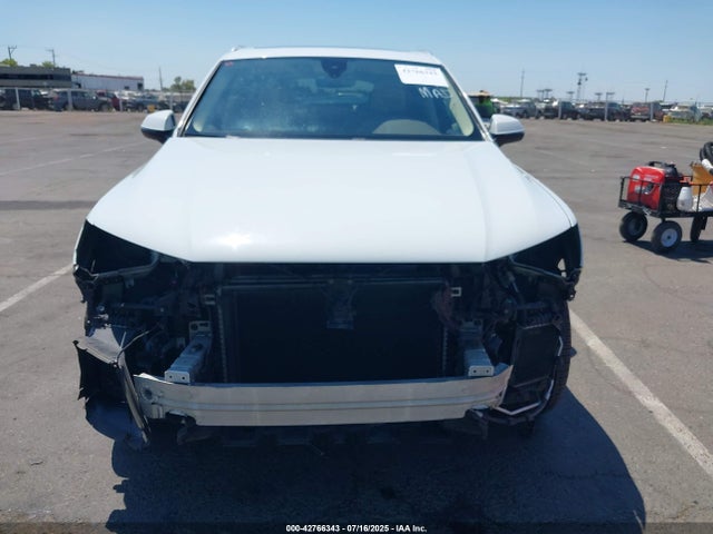 WA1LAAF73HD029933 Audi 2017