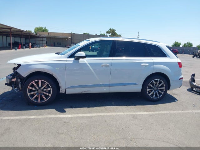 WA1LAAF73HD029933 Audi 2017