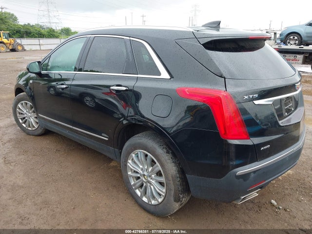 2017 CADILLAC XT5 1GYKNDRS2HZ184672 Photo 2