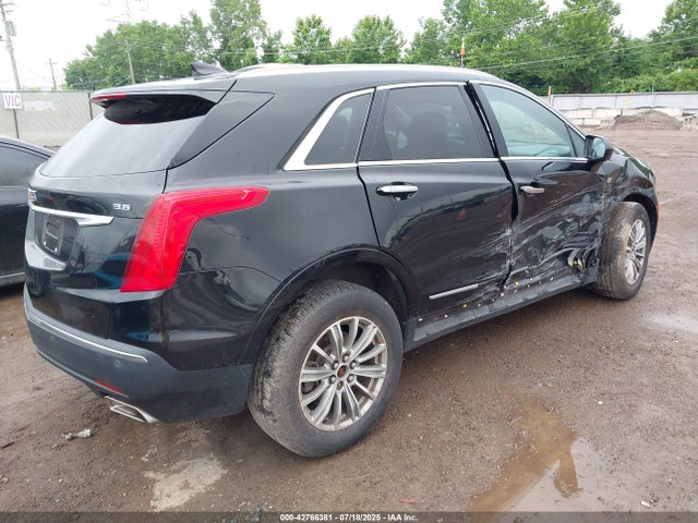 2017 CADILLAC XT5 1GYKNDRS2HZ184672 Photo 3