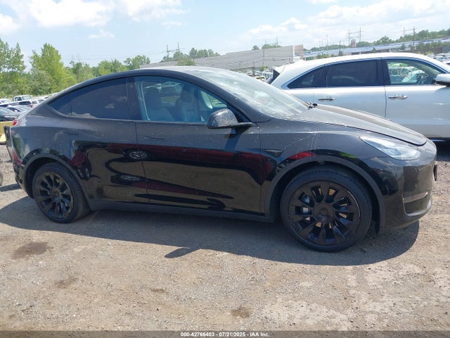 Tesla Model Y 2022 7SAYGDEE4NA007231 Image 13