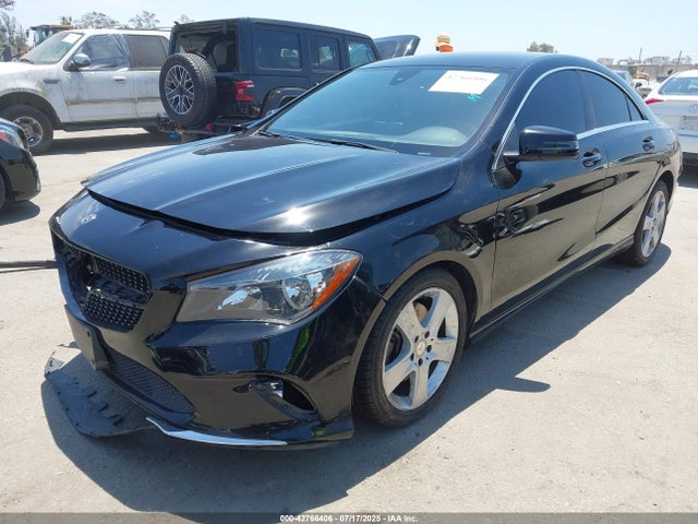Mercedes-Benz m270 2018 WDDSJ4EB2JN551354 Image 2
