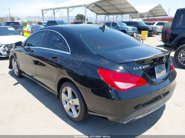 Mercedes-Benz m270 2018 WDDSJ4EB2JN551354 Image 3