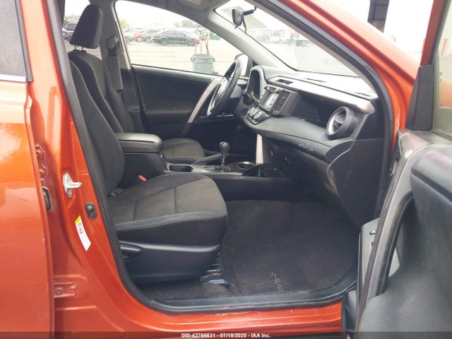 JTMBFREV9GJ088132 Toyota RAV4 LE
