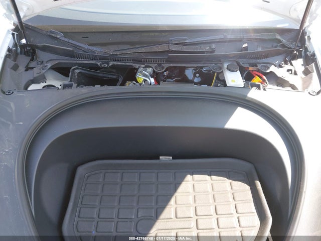 2025 TESLA MODEL 3 5YJ3E1EA8SF966400 Photo 9