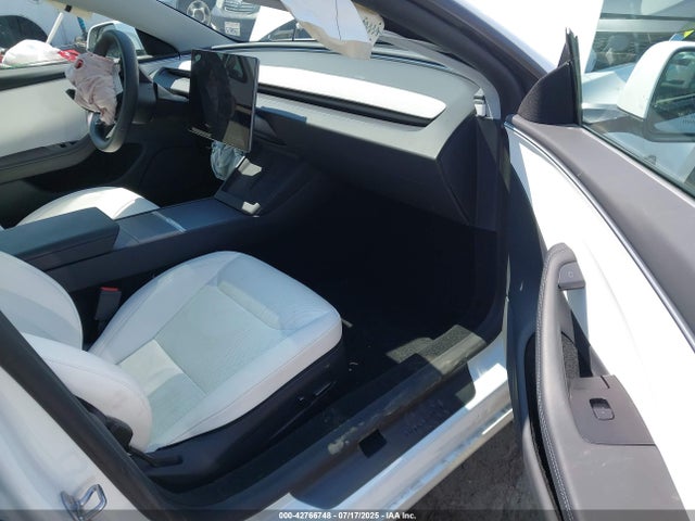 2025 TESLA MODEL 3 5YJ3E1EA8SF966400 Photo 4