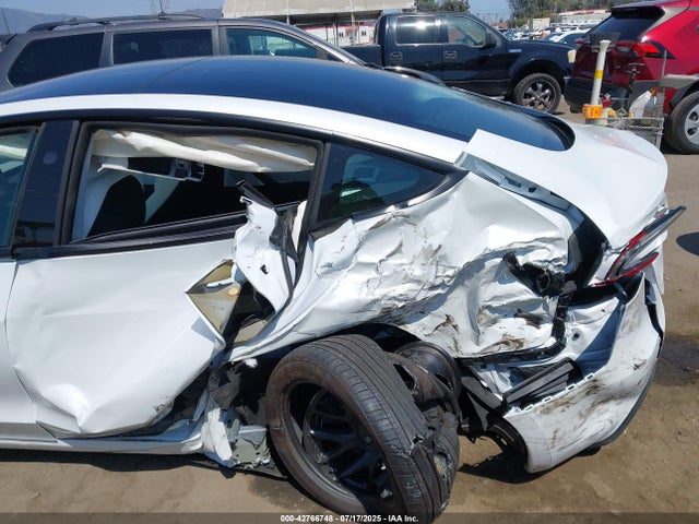 2025 TESLA MODEL 3 5YJ3E1EA8SF966400 Photo 5