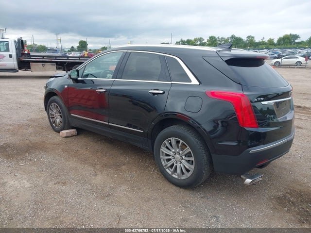 2017 CADILLAC XT5 1GYKNBRS7HZ305958 Photo 2