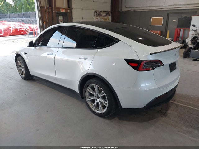 2021 TESLA MODEL Y 5YJYGDEE8MF069164 Photo 2