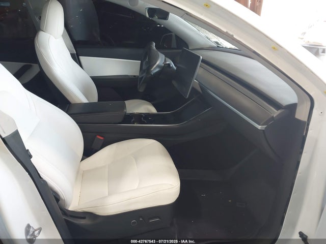 2021 TESLA MODEL Y 5YJYGDEE8MF069164 Photo 4