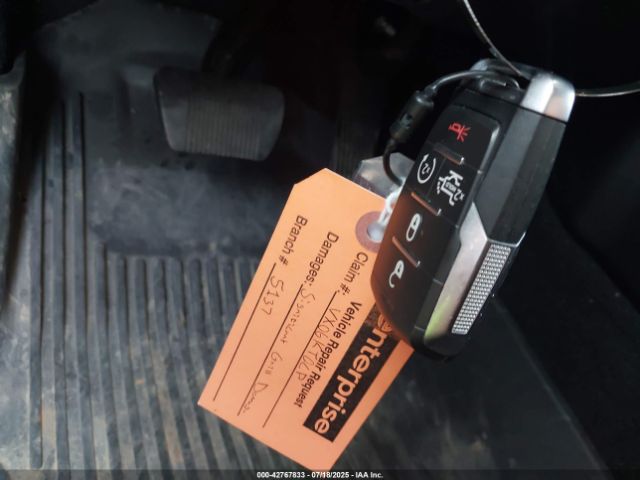 2025 RAM 1500 1C6SRFLP1SN576994 Photo 10