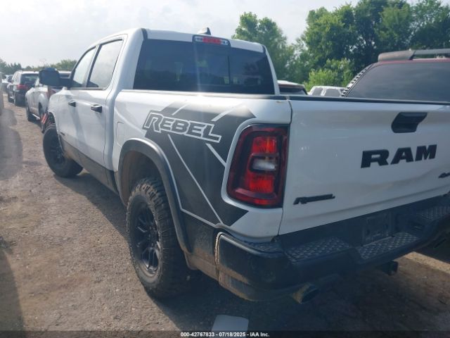 2025 RAM 1500 1C6SRFLP1SN576994 Photo 2