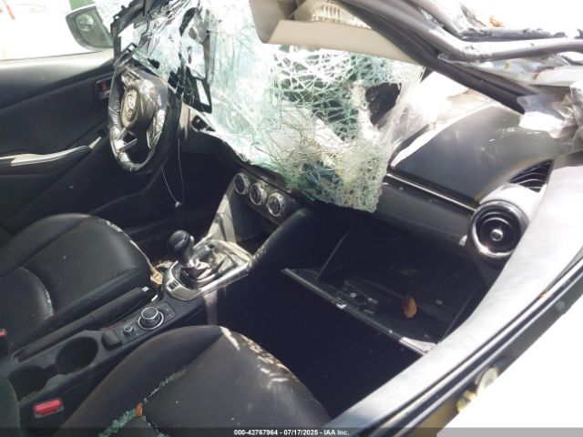 2019 TOYOTA YARIS 3MYDLBYV8KY503872 Photo 4