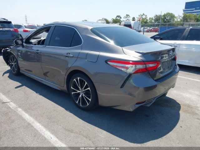 2018 TOYOTA CAMRY 4T1B11HK1JU599790 Photo 2
