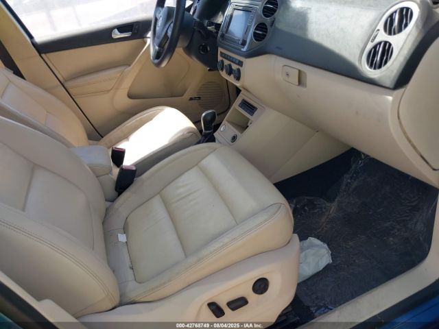 2017 VOLKSWAGEN TIGUAN WVGWV7AX7HK013579 Photo 4