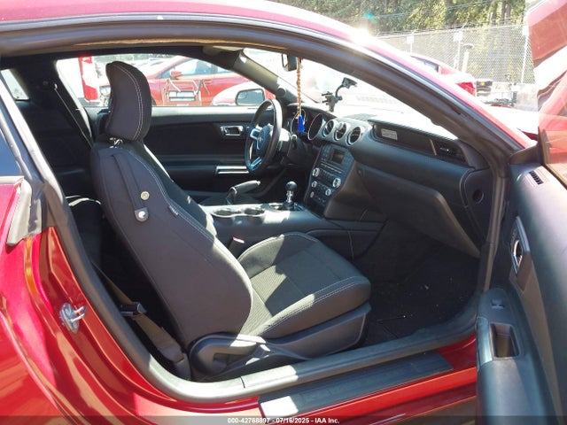 1FA6P8AM1G5225956 Ford 2016