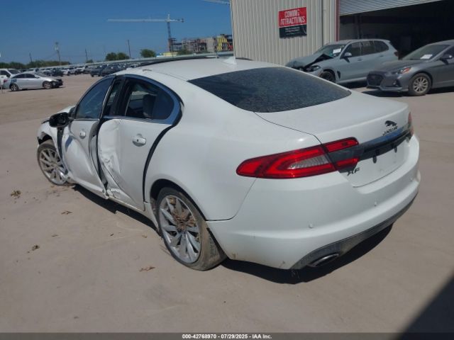 2015 JAGUAR XF SAJWA0FS1FPU86626 Photo 2