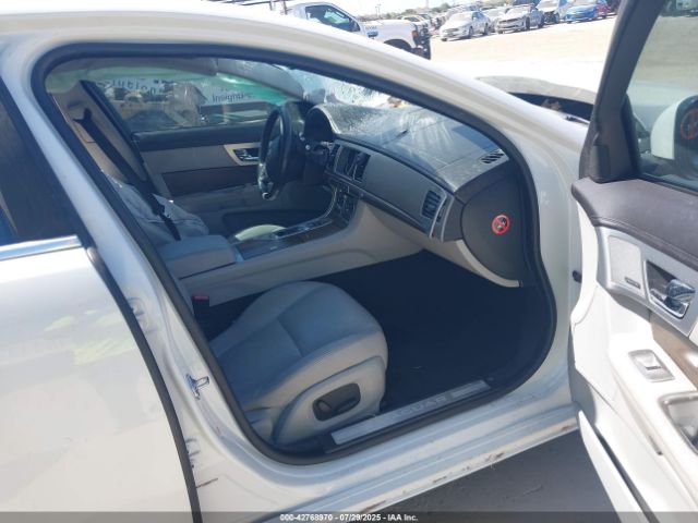 2015 JAGUAR XF SAJWA0FS1FPU86626 Photo 4