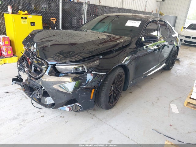 BMW M5 2025 WBS83FK02SCT90717 Image 2