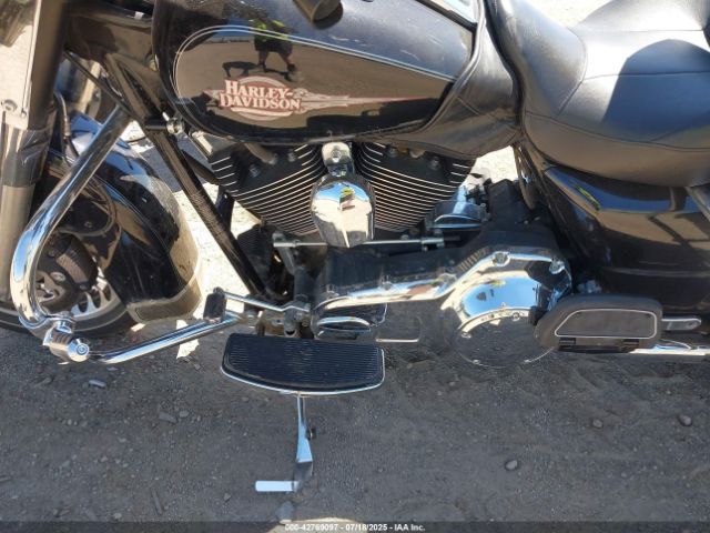 2010 HARLEY-DAVIDSON FLHTC 1HD1FF417AB602665 Photo 8