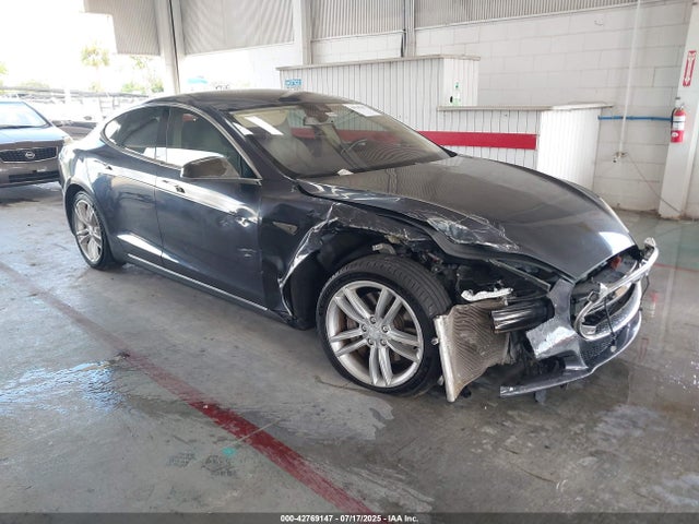 2015 TESLA MODEL S 5YJSA1S12FF100404 Photo 0