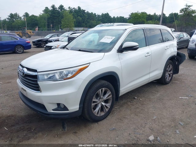 Toyota 2gr-fe 2015 5TDJKRFH9FS113869 Image 2