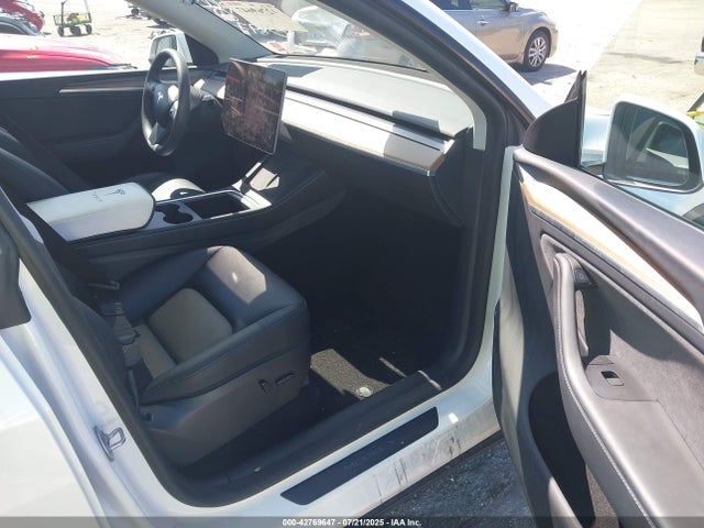 2023 TESLA MODEL Y 7SAYGDEE1PA160197 Photo 4