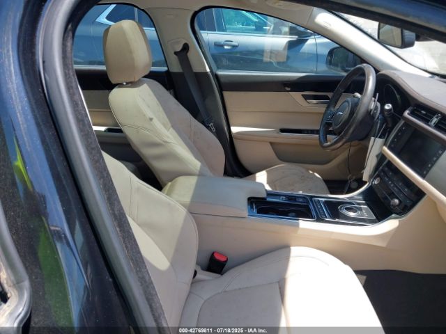 2017 JAGUAR XF SAJBD4BV5HCY29106 Photo 4