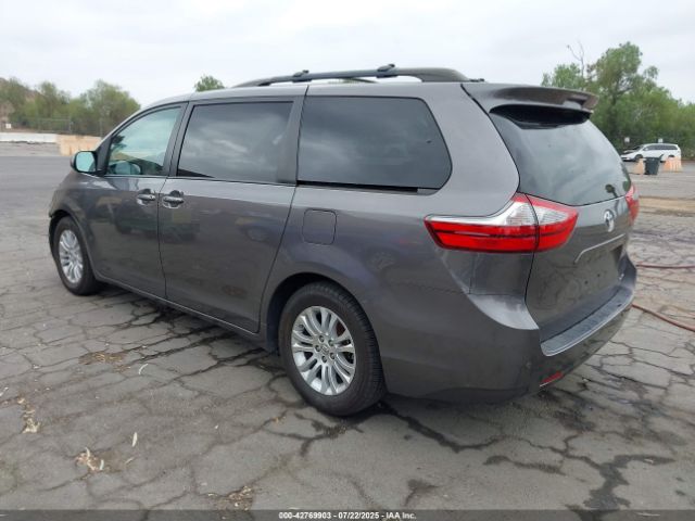 2016 TOYOTA SIENNA 5TDYK3DC1GS762425 Photo 2