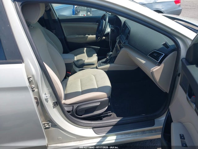 KMHD84LF2HU418111 Hyundai 2017