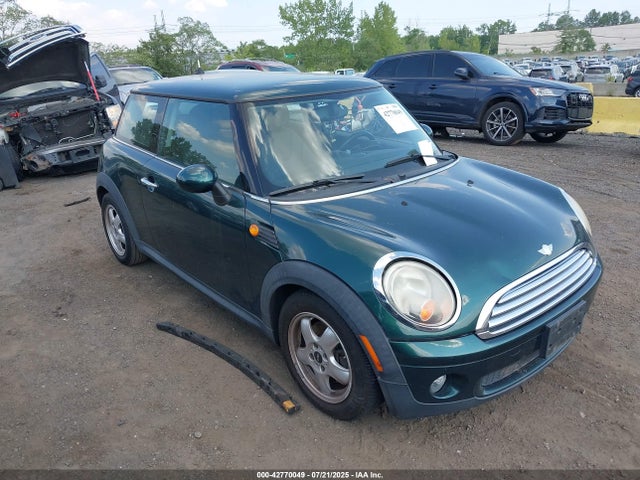 2008 MINI COOPER WMWMF33518TT67375 Photo 0