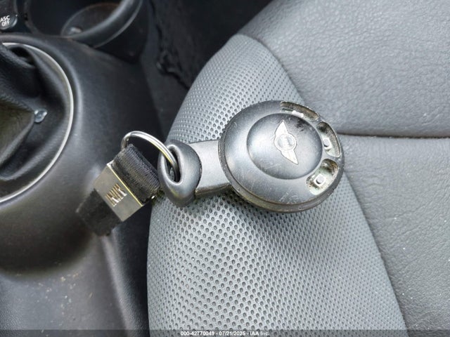 2008 MINI COOPER WMWMF33518TT67375 Photo 10