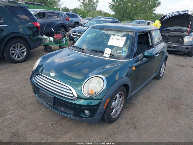 2008 MINI COOPER WMWMF33518TT67375 Photo 1